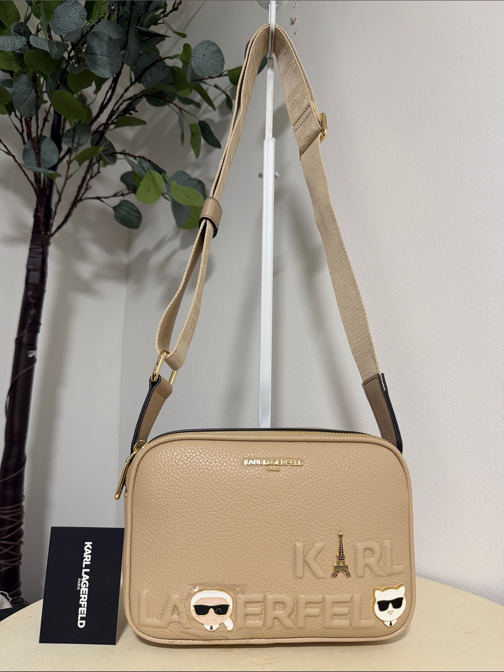 Karl Lagerfeld White Pepper Pebbled Crossbody Camera Bag with Gold Accents 🎀👏